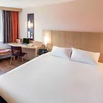 Hotel Ibis Centre 3*