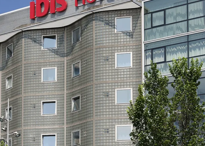 Ibis Centre Hotel 3*