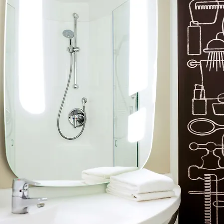 Ibis Centre 3*