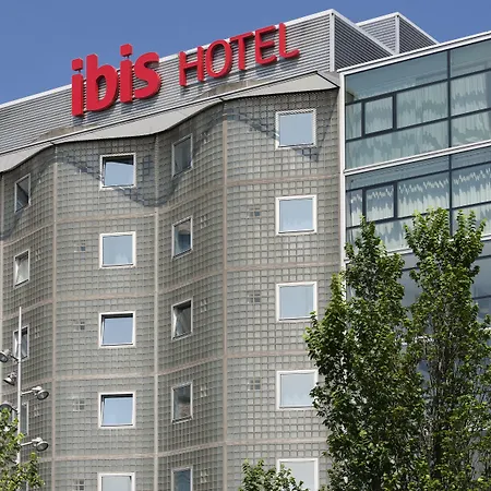 Ibis Centre Hotel 3*
