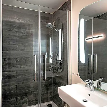 Ibis Centre Hotel 3*