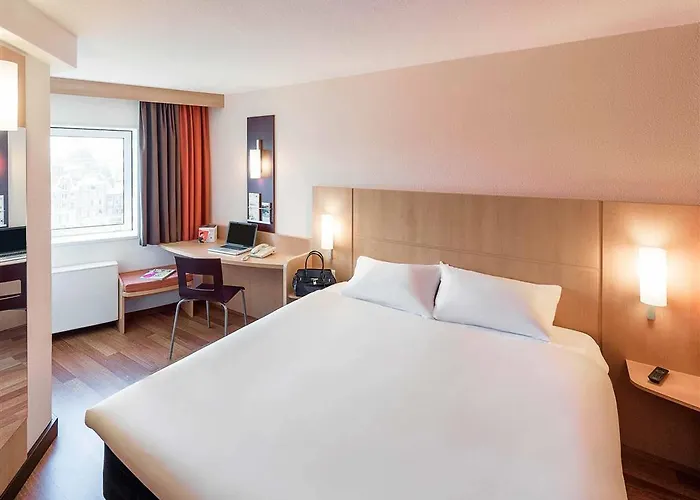 Hotel Ibis Centre 3*