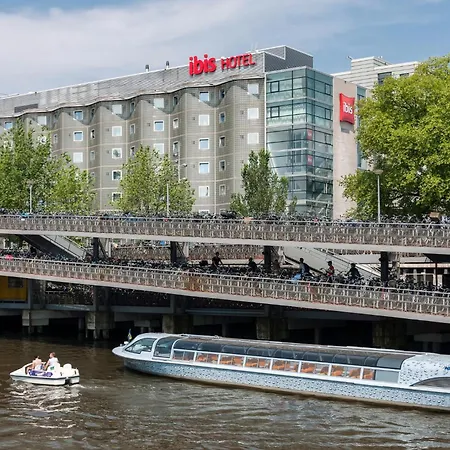 Ibis Centre 3*