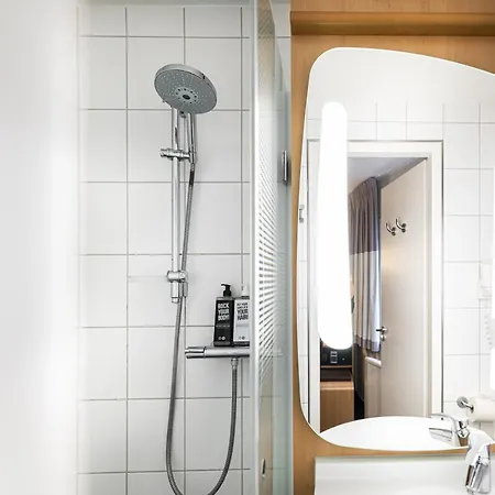 Ibis Centre Hotel 3*